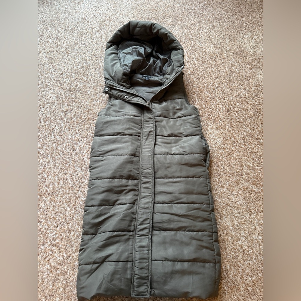 NWOT Pretty Little Things Green Puffer Vest with Hood/pockets/sleeveless size OO